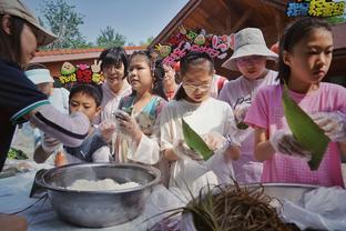 福克斯：蒙克是能打首发的第六人 小萨是联盟最稳定的球员之一